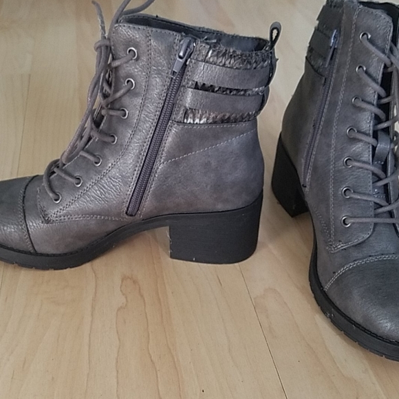 Grey combat boots size 71/2 or 8 - Picture 2 of 3
